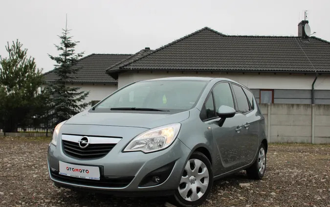 samochody osobowe Opel Meriva cena 22900 przebieg: 176000, rok produkcji 2011 z Sianów